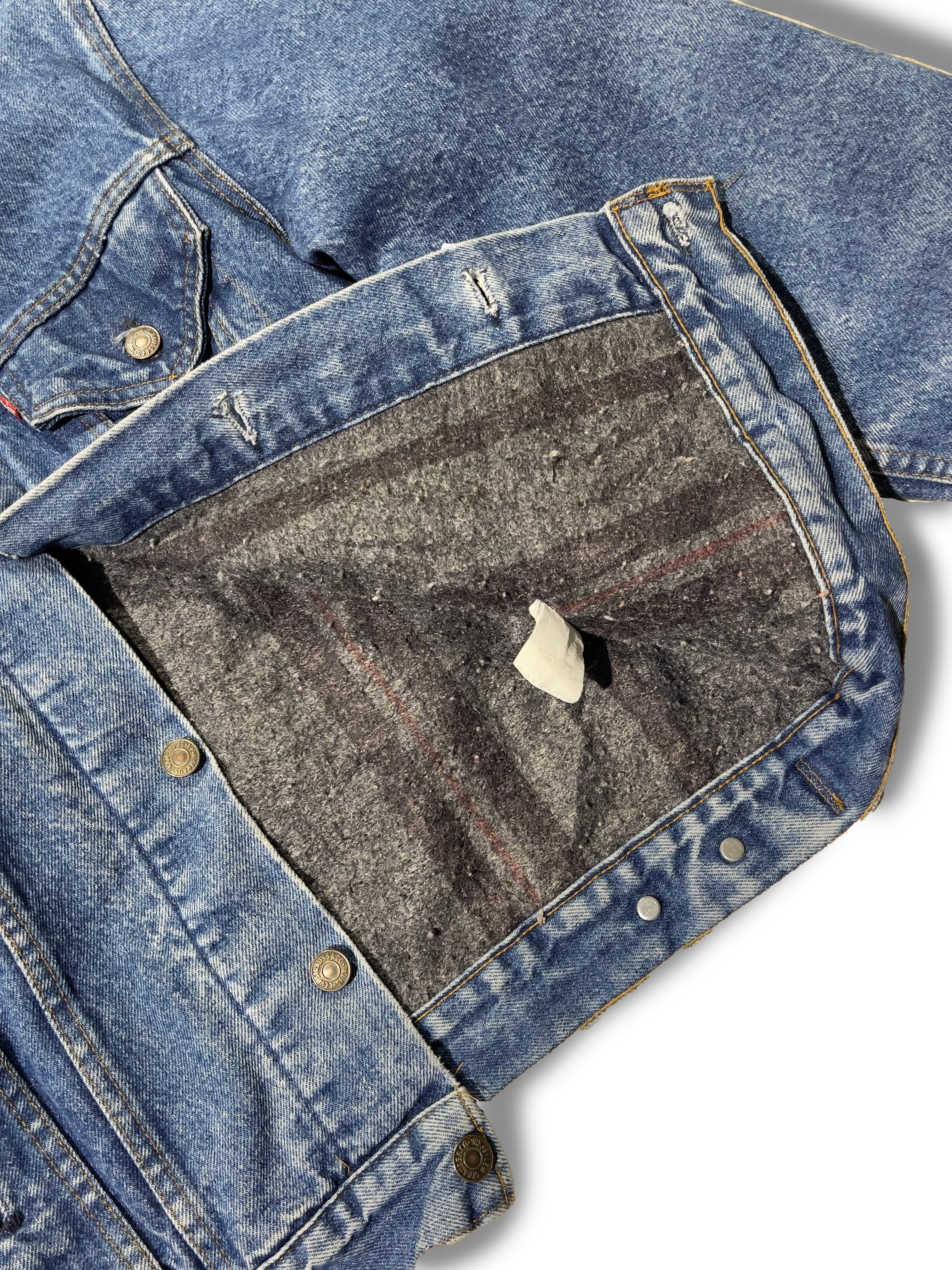 LEVI'S DENIM JACKET (M)